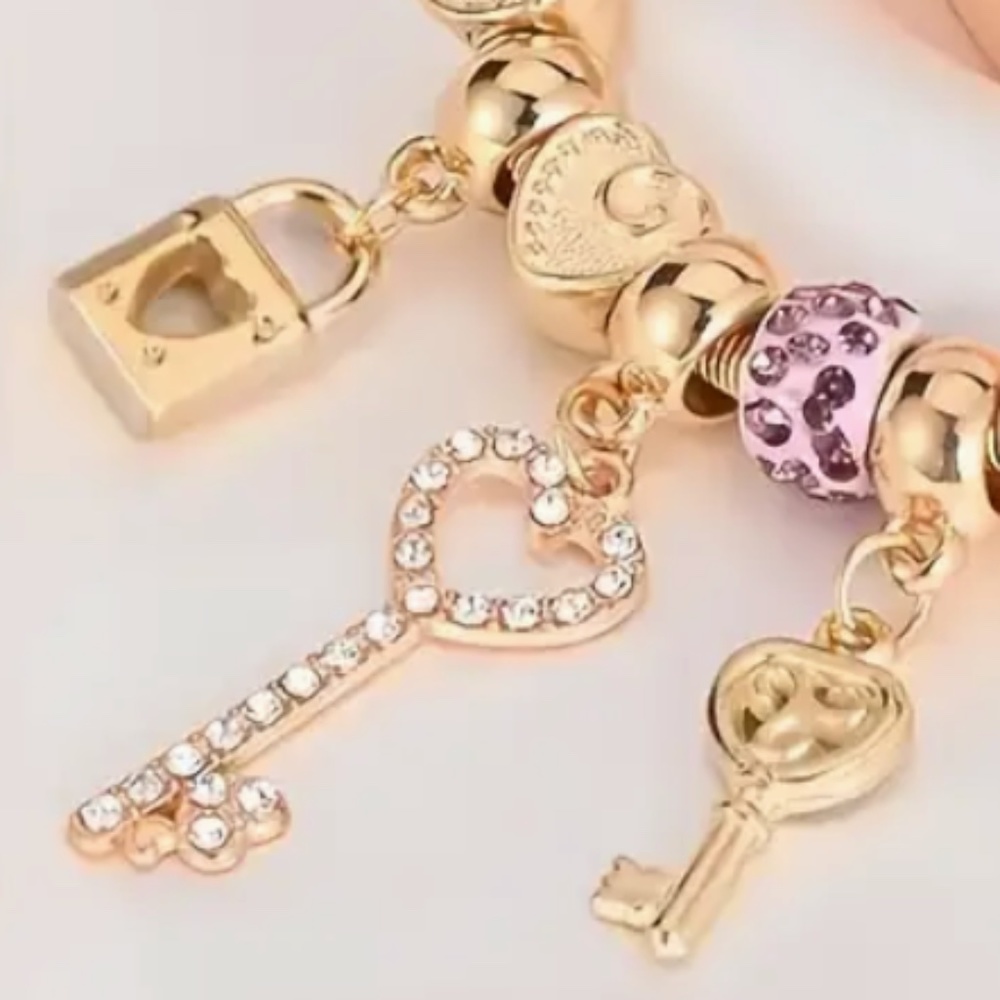 Golden Bracelet, Key Lock And Heart-Shaped Faux Diamond Pendant - Picture 3 of 6